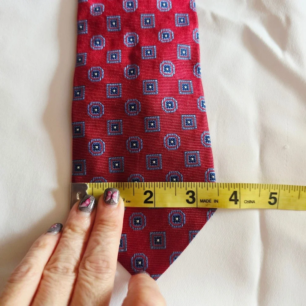 Brooks Brothers Silk Tie Mens OS Red Blue Geometric Medallion Made in USA